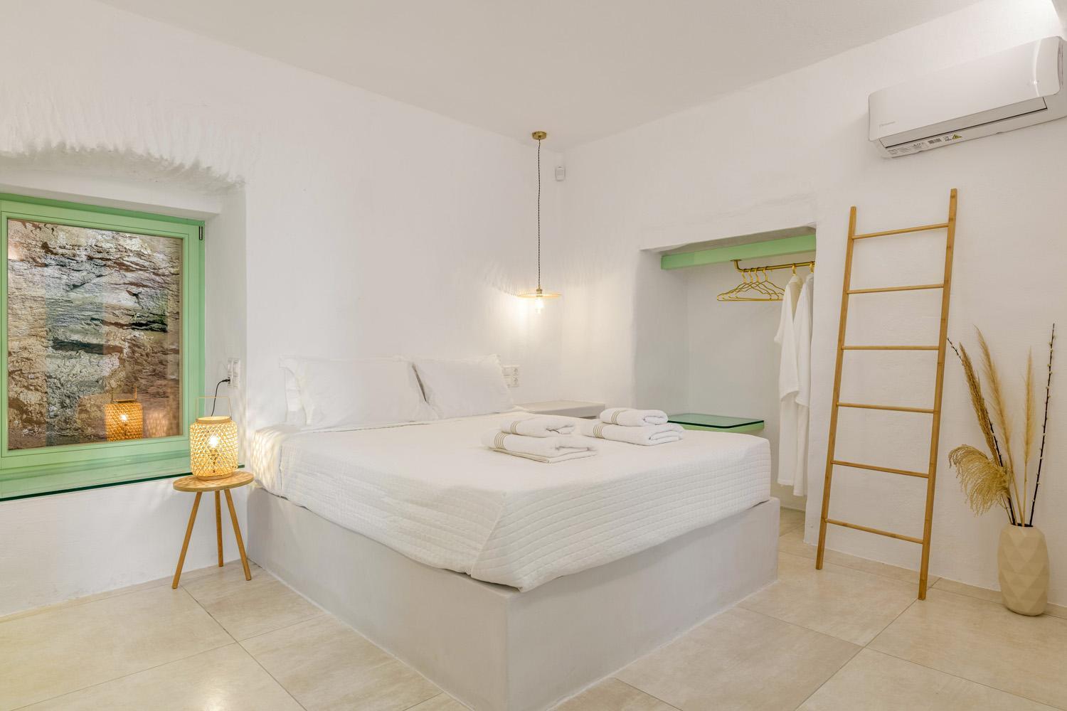 Demilia Luxury Suites Batsi Eksteriør bilde
